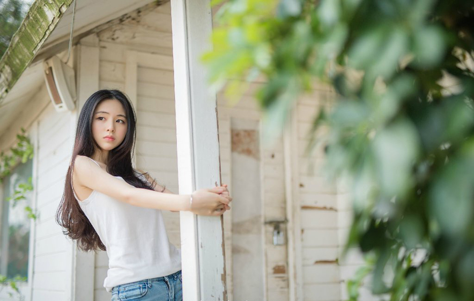 “岳父病了？要不我陪夫人去一趟？”刘璝有些讶然道。